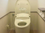 トイレリフォーム体への負担が少ないトイレがついた、清掃性の高いレストルーム