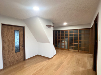 内装リフォーム 二部屋を繋げた、家族がゆったりくつろげるカフェスペース